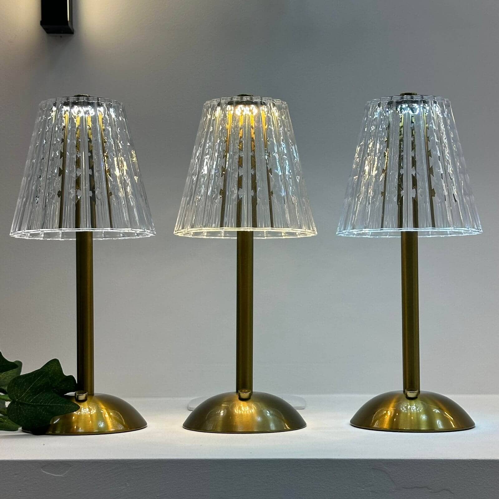 Loja Capricho Abajur - 0011 01 Unidade Luminária Abajur de Mesa Móvel Vintage em Acrílico Recarregável e Sem Fio